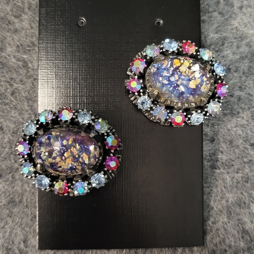 Clearance Sale! Vintage rhinestone earrings